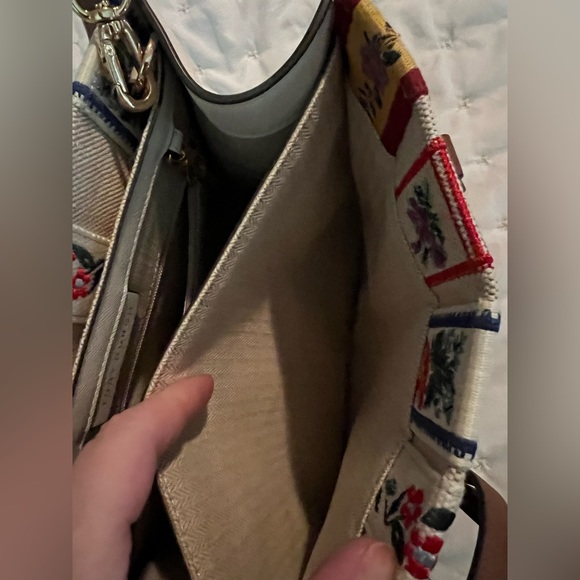 Tory Burch New without tags embroidered ivory tote crossbody - Picture 8 of 8